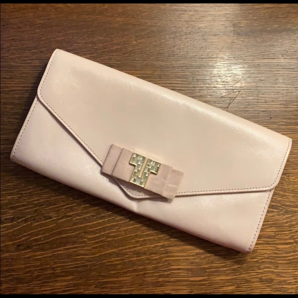 Tory Burch Deco T Clouch